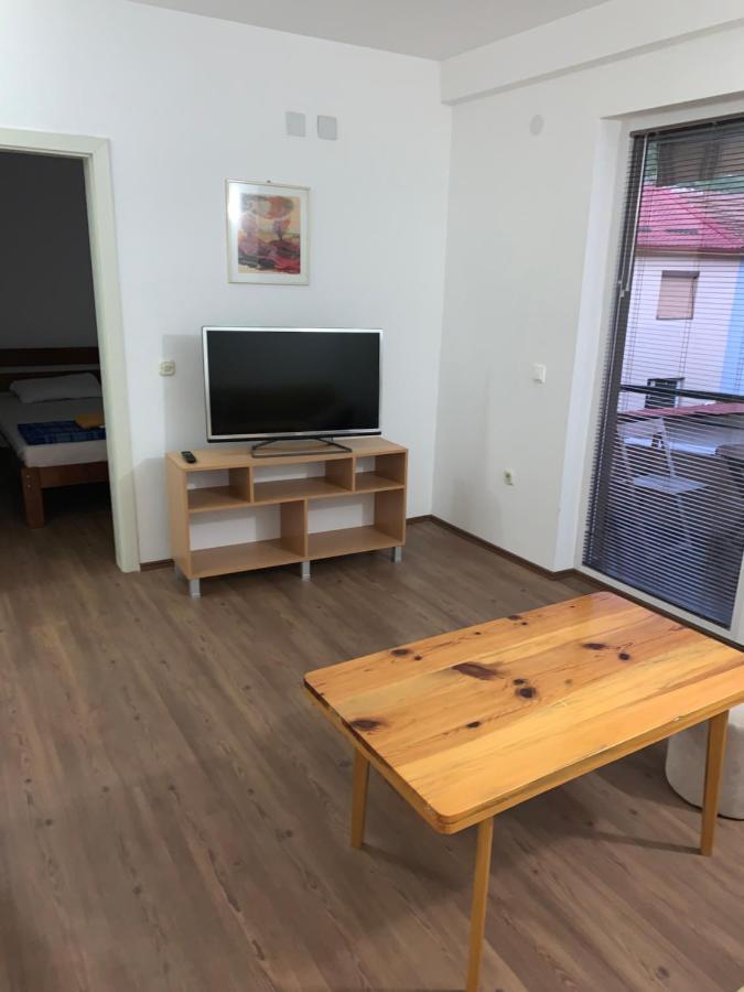 Restaurant & Apartments Lipa Peštani 외부 사진